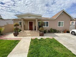 Pre-foreclosure in  Auckland Ave North Hollywood, CA 91606
