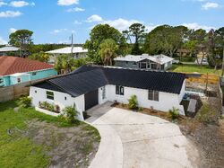Pre-foreclosure in  Fundy Rd Venice, FL 34293