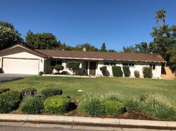 Pre-foreclosure in  N Roosevelt Ave Fresno, CA 93704