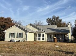 Pre-foreclosure in  Whippoorwill Dr Greenwood, AR 72936