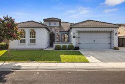 Pre-foreclosure in  Glen Abbey Dr Manteca, CA 95336