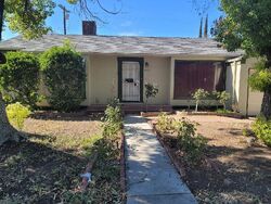 Pre-foreclosure in  N Palm Ave Fresno, CA 93704
