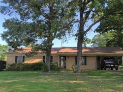  E Gillespie St, Palestine TX