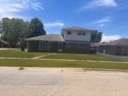 Pre-foreclosure in  Menard Ave Chicago Ridge, IL 60415