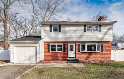 Pre-foreclosure in  WINDING RIVER DR Toms River, NJ 08755