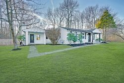  Old Tavern Rd, Howell NJ