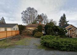 Pre-foreclosure in  Maple St Everett, WA 98201