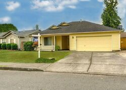 Pre-foreclosure in  NE 48th Cir Vancouver, WA 98682