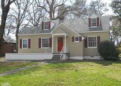 Pre-foreclosure in  Dixon Dr Richmond, VA 23224