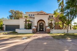 Pre-foreclosure in  E VISTA DR Paradise Valley, AZ 85253