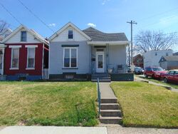 Pre-foreclosure in  Oak St Covington, KY 41016