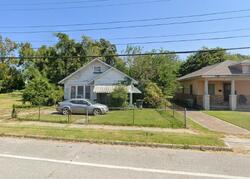 Pre-foreclosure in  Park St Beaumont, TX 77701