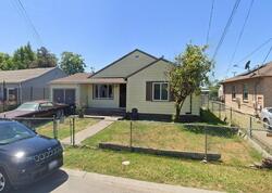 Pre-foreclosure in  Empire Rd Oakland, CA 94603