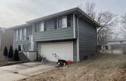Pre-foreclosure in  SW 17th St Lincoln, NE 68522