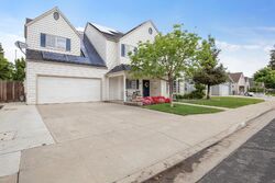 Pre-foreclosure in  Polson Ave Clovis, CA 93611