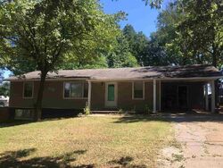Pre-foreclosure in  HOFFMAN ST Athens, AL 35611