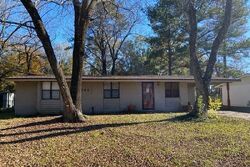 Pre-foreclosure in  Biscayne Dr Baton Rouge, LA 70814