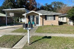 Pre-foreclosure in  Reunion Dr Violet, LA 70092