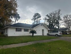Pre-foreclosure in  E Upland Ave Baton Rouge, LA 70812