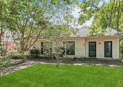 Pre-foreclosure in  Cumberland Cove Dr Baton Rouge, LA 70817