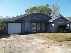 Pre-foreclosure in  Honeysuckle Ln Westwego, LA 70094