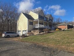 Pre-foreclosure in  Red Fox Run Wolcott, CT 06716