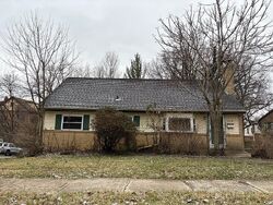 Pre-foreclosure in  Saint Lawrence Ave Cincinnati, OH 45205
