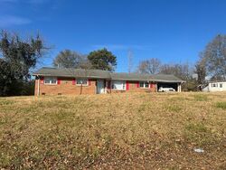 Pre-foreclosure in  Sandifer Rd Spartanburg, SC 29303