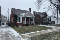 Pre-foreclosure in  BIRRELL ST Southgate, MI 48195