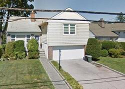 Pre-foreclosure in  Minerva Dr Yonkers, NY 10710