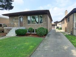 Pre-foreclosure in  Escanaba Ave Calumet City, IL 60409