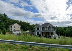 Pre-foreclosure in  GROVE ST Kingston, MA 02364
