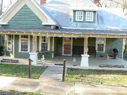  E Pine St, Blacksburg SC