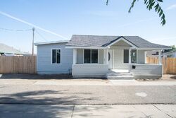  Pleasant St, Lindsay CA