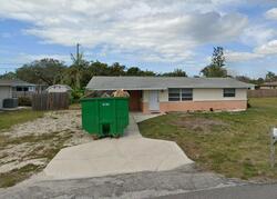 Pre-foreclosure in  Flamingo Rd Venice, FL 34293