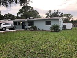 Pre-foreclosure in  1st St N Saint Petersburg, FL 33702
