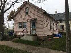 Pre-foreclosure in  W ORCHARD ST Milwaukee, WI 53204