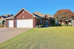 Pre-foreclosure in  NW 9th St Oklahoma City, OK 73170