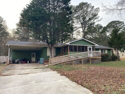 Pre-foreclosure in  Hearon Dr Stone Mountain, GA 30088