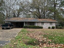 Pre-foreclosure in  Ackerman Dr Little Rock, AR 72209