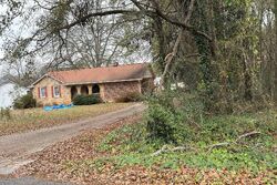 Pre-foreclosure in  Sutton Way Elberton, GA 30635