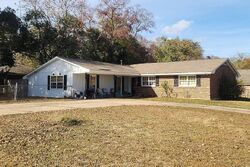 Pre-foreclosure in  Gatewood Dr Montgomery, AL 36106