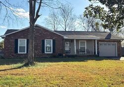Pre-foreclosure in  Millstone Cir Clarksville, TN 37042