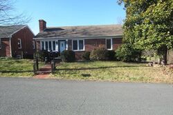 Pre-foreclosure in  Monroe St Staunton, VA 24401