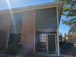 Pre-foreclosure in  Bracewell Dr Apt B Baton Rouge, LA 70815