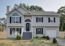  Fairview Dr, Shirley NY