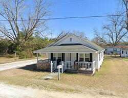 Pre-foreclosure in  Lockemy Hwy Dillon, SC 29536