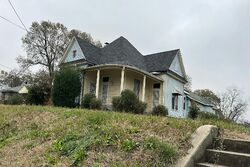 Pre-foreclosure in  Breedlove St Memphis, TN 38107