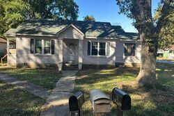 Pre-foreclosure in  Livermore Ave Carlisle, AR 72024