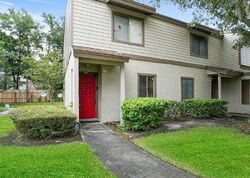 Pre-foreclosure in  Plaza Gate Ln  Jacksonville, FL 32217
